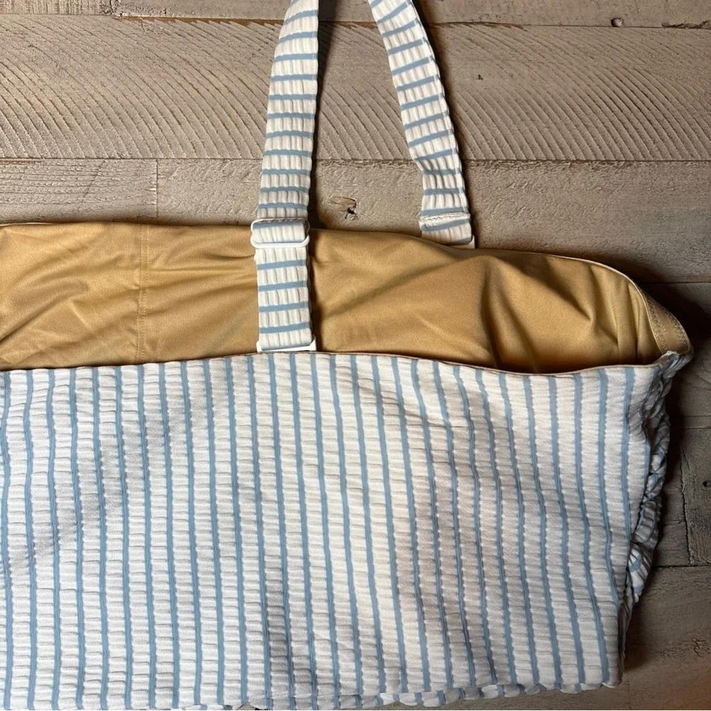 Old Navy Women's Size 4X Striped Bikini Top Adjustable Straps Blue/White NWT - Picture 14 of 16